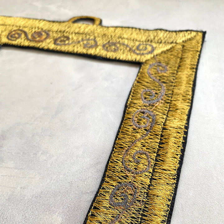 emu｜Antique Embroidery Frame