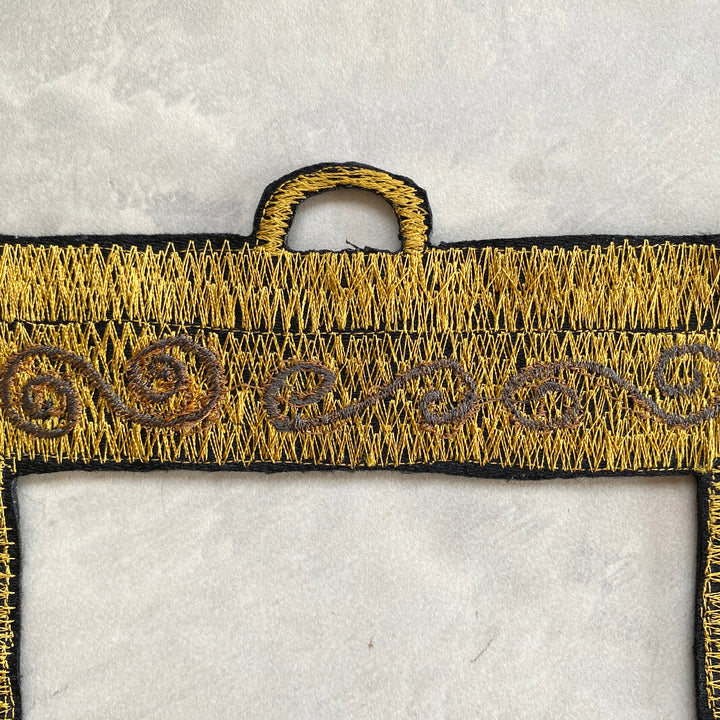 emu｜Antique Embroidery Frame
