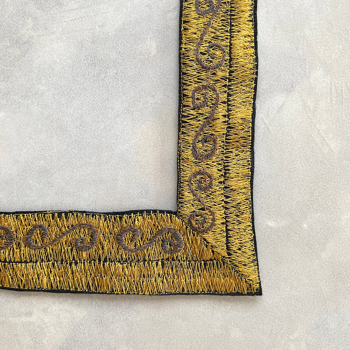 emu｜Antique Embroidery Frame