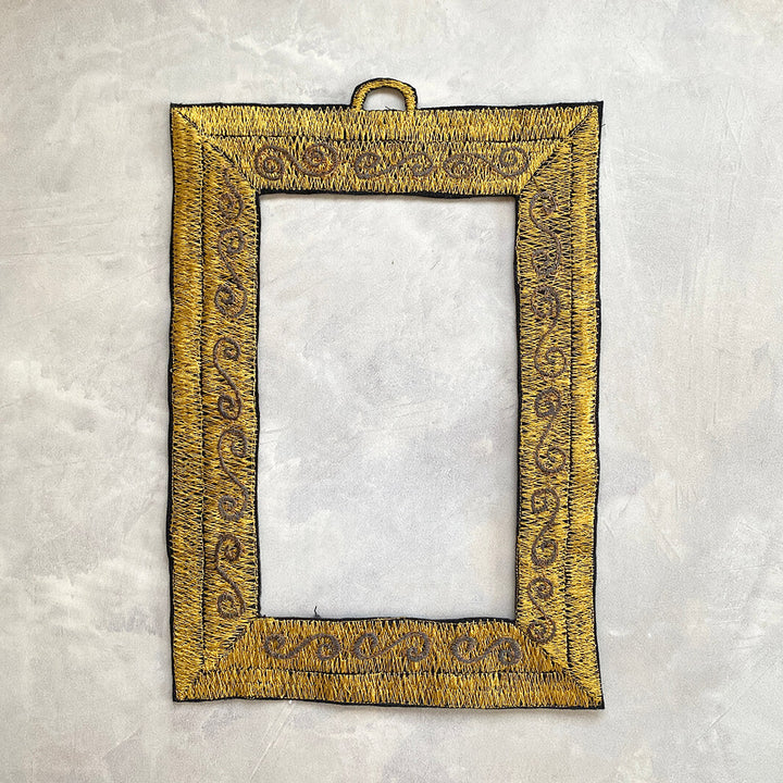 emu｜Antique Embroidery Frame